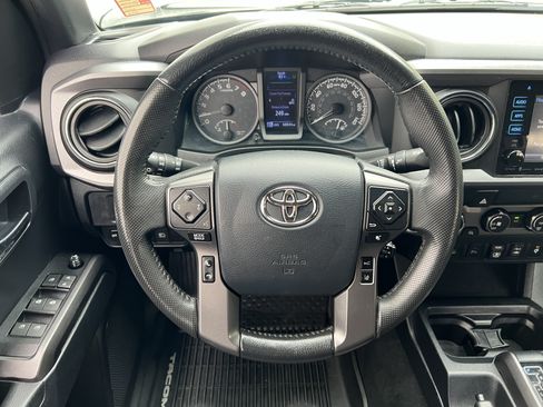 Used 2019 Toyota Tacoma TRD Off-Road w/ Technology Package AWD/4WD image 28