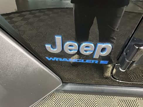 Used 2023 Jeep Wrangler Unlimited AWD/4WD image 9