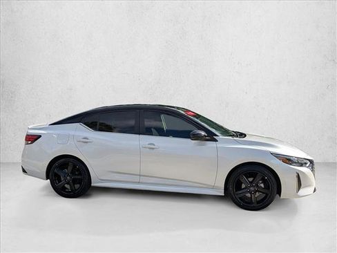 Certified 2025 Nissan Sentra SR FWD image 4