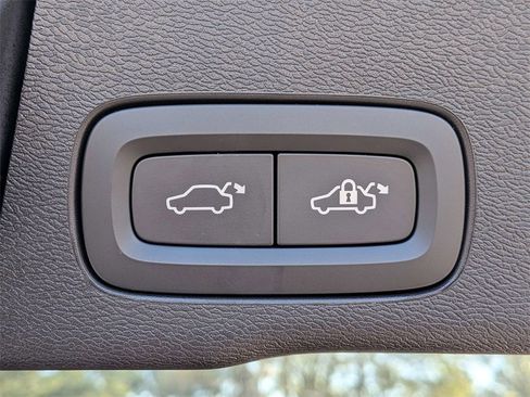 Certified 2025 Volvo XC60 B5 Plus image 14