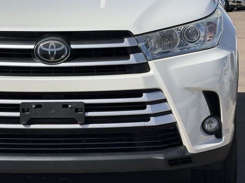 Used 2017 Toyota Highlander XLE FWD image 9