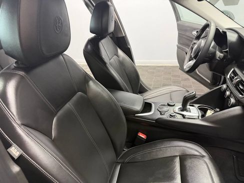 Used 2020 Alfa Romeo Giulia RWD image 51
