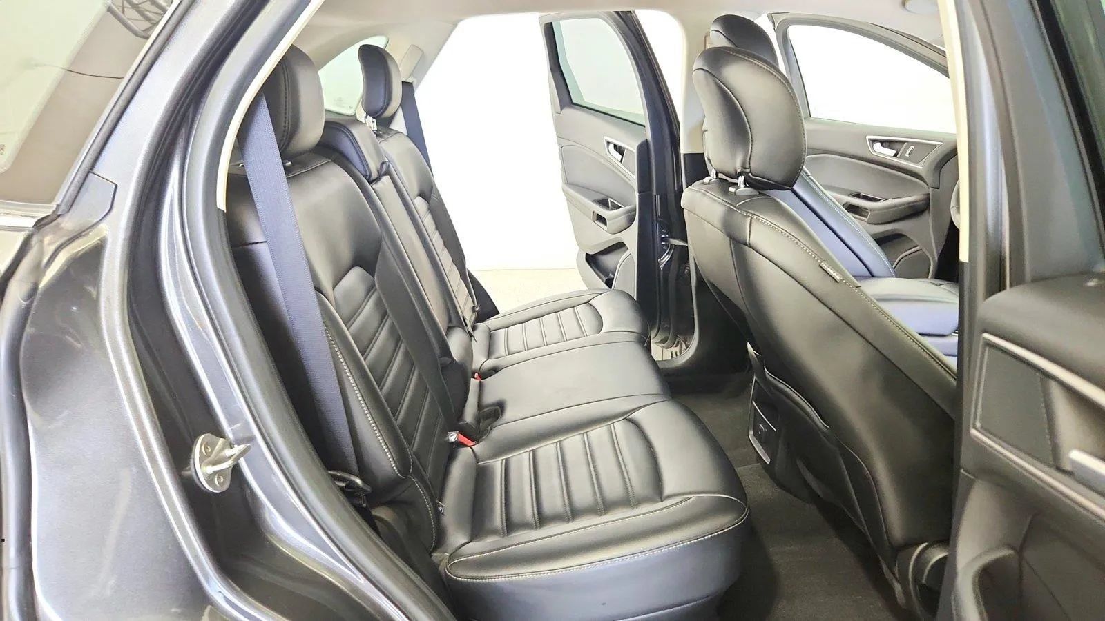 Used 2019 Ford Edge SEL w/ Equipment Group 201A AWD/4WD image 26