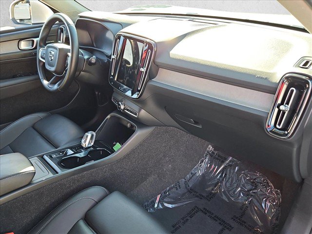 Used 2025 Volvo XC40 B5 Ultra w/ Climate Package AWD/4WD image 24