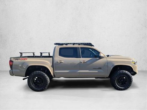 Used 2018 Toyota Tacoma TRD Sport image 4