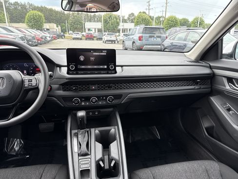 Certified 2025 Honda Accord LX image 29