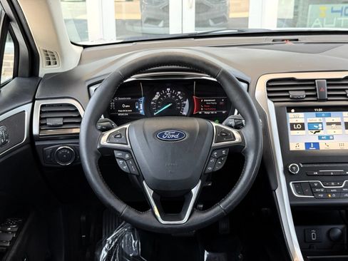 Used 2018 Ford Fusion SE w/ Equipment Group 602A FWD image 25
