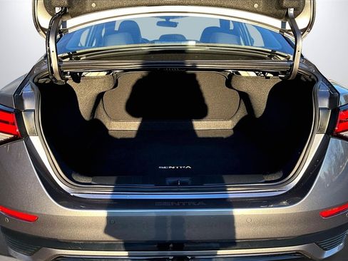 Used 2025 Nissan Sentra SR w/ SR Premium Package image 25