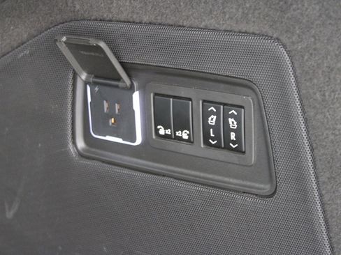 Certified 2023 Cadillac Escalade Premium Luxury image 12