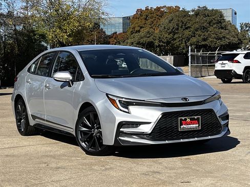 Used 2023 Toyota Corolla SE image 2