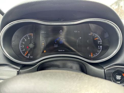 Used 2022 Jeep Grand Cherokee Laredo X image 11