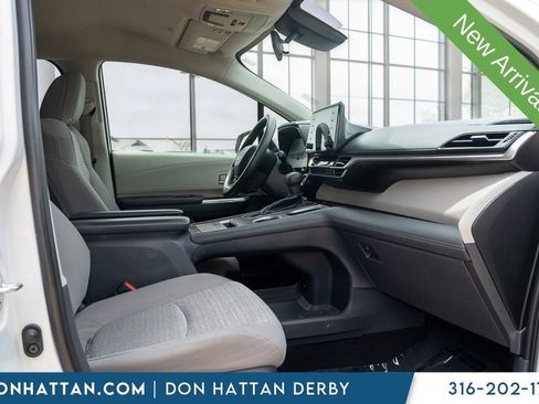 Used 2022 Toyota Sienna LE FWD image 27