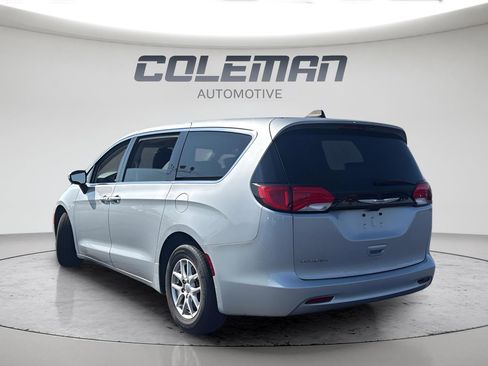 Used 2023 Chrysler Voyager LX FWD image 3