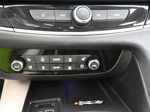 Used 2022 Buick Enclave Avenir w/ Avenir Technology Package AWD/4WD image 13