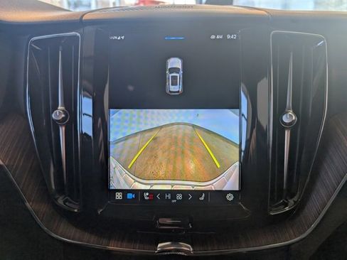 Used 2023 Volvo XC60 B5 Plus image 21