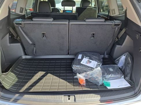 Used 2025 Volkswagen Atlas SE image 27