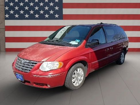 Used 2005 Chrysler Town & Country Touring w/ Luxury Group image 1