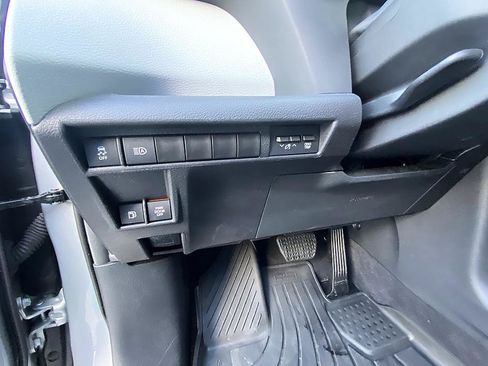 Used 2025 Toyota Sienna XLE FWD image 24