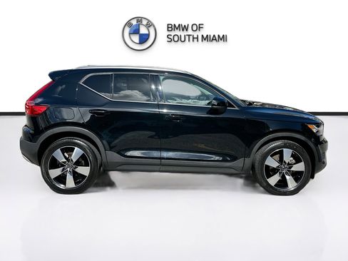 Used 2020 Volvo XC40 T5 Momentum w/ Protection Package Premier image 8