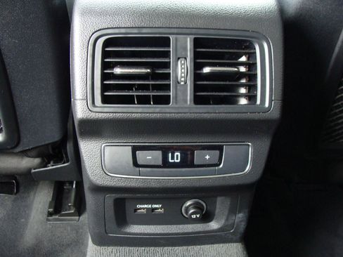 Used 2021 Audi Q5 e Premium Plus w/ Premium Plus Package AWD/4WD image 29