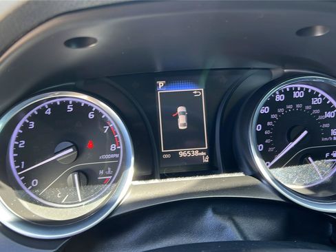 Used 2019 Toyota Camry SE FWD image 12