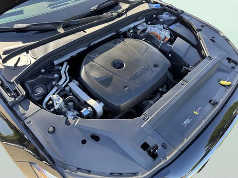 Used 2024 Volvo S90 T8 Ultimate w/ Lounge Package image 12