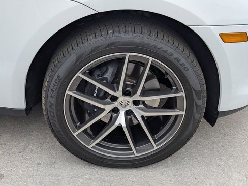 Certified 2025 Porsche Macan AWD/4WD image 27