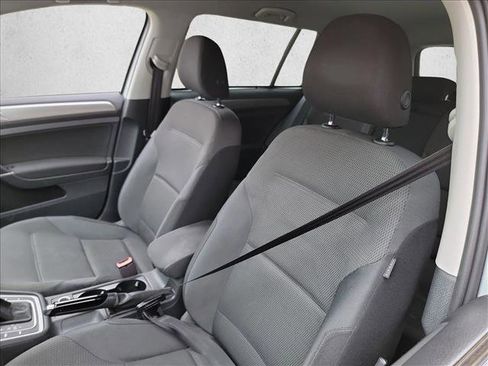 Used 2017 Volkswagen Golf SportWagen FWD image 13