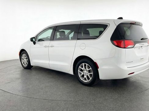Used 2024 Chrysler Voyager LX image 6