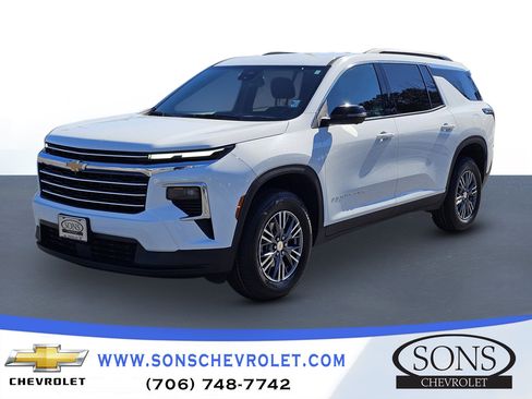 Used 2024 Chevrolet Traverse LT image 1