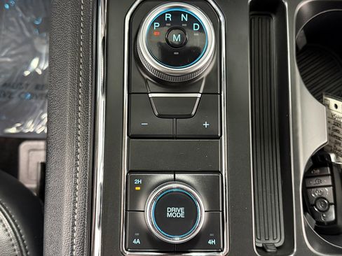 Used 2024 Ford Expedition Max XLT image 29