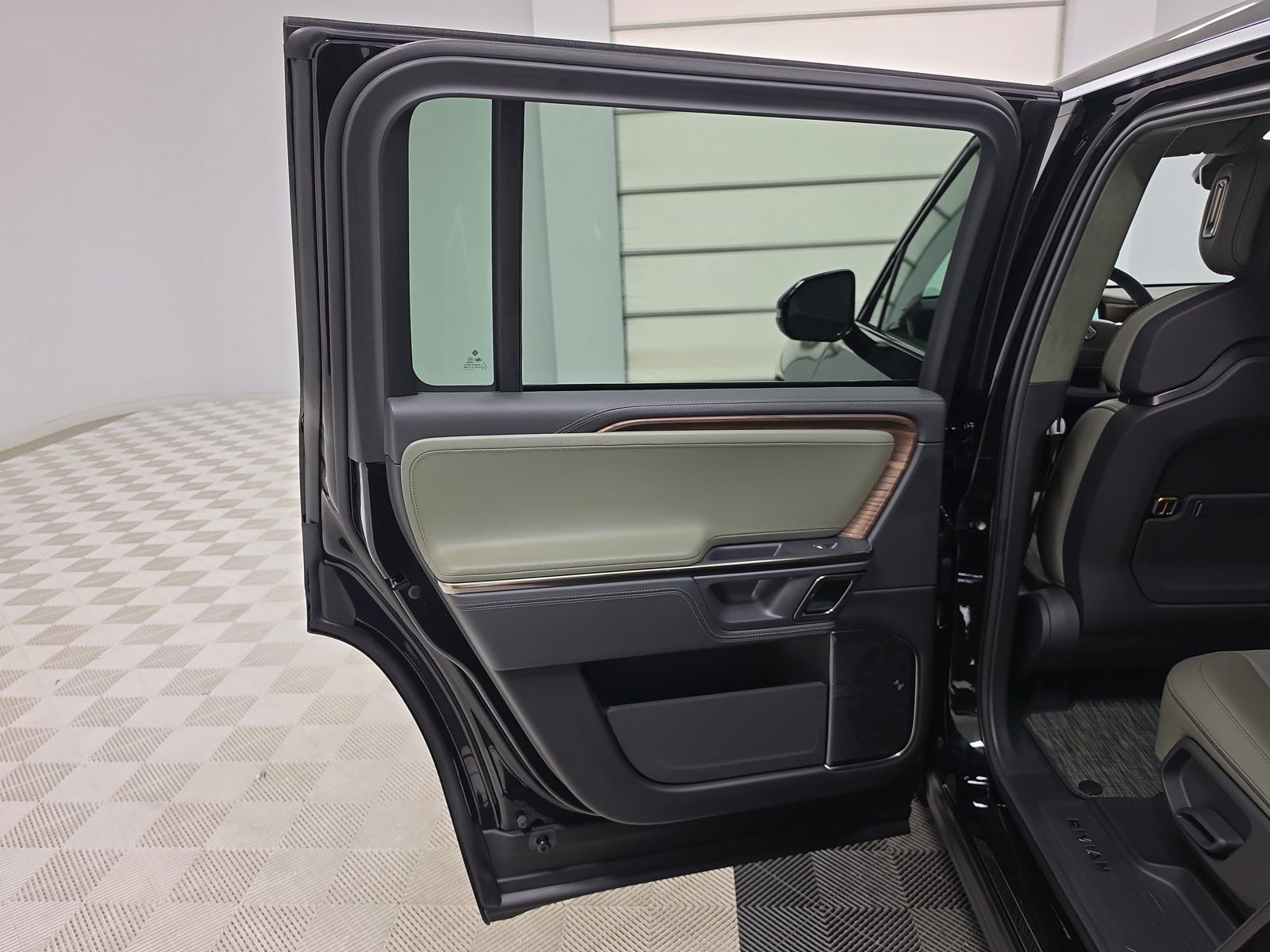 Used 2023 Rivian R1S Adventure Quad AWD/4WD image 17