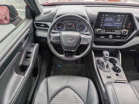 Used 2021 Toyota Highlander XSE FWD image 17