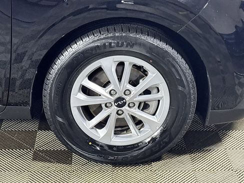 Used 2024 Kia Carnival LX image 21