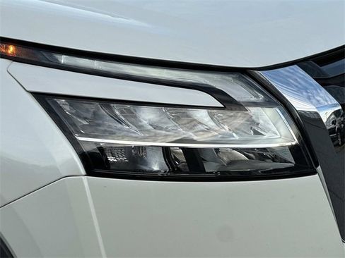 Used 2023 Nissan Pathfinder SL image 5