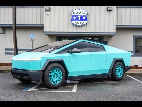 Used 2024 Tesla Cybertruck AWD Crew Cab image 1
