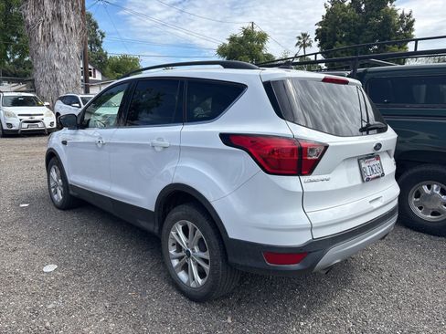 Used 2019 Ford Escape SEL image 3