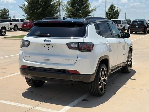Used 2025 Jeep Compass Limited w/ Elite Group AWD/4WD image 9