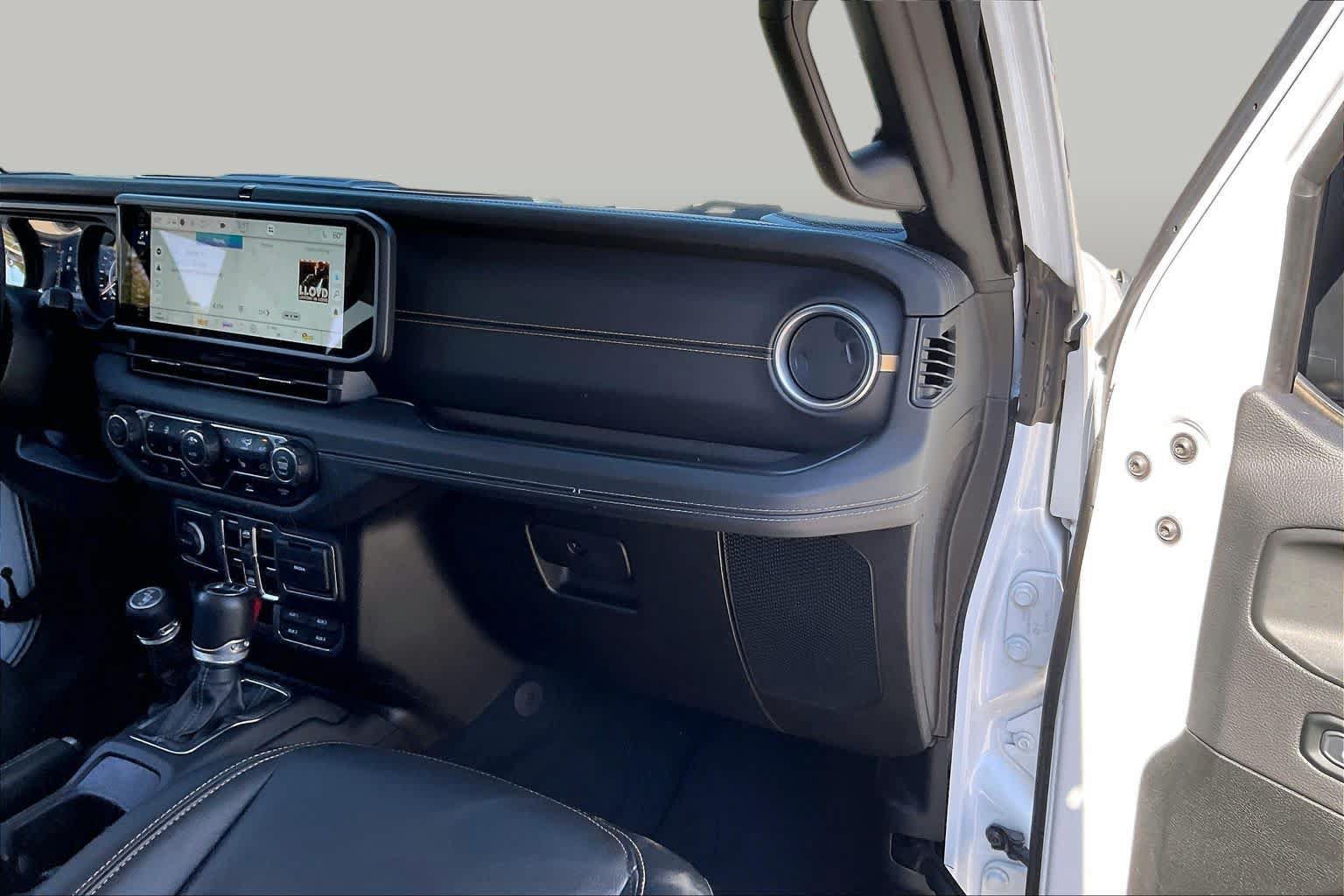 Used 2024 Jeep Wrangler Unlimited Sahara AWD/4WD image 18