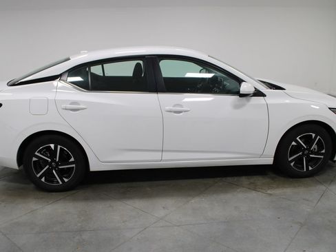 Used 2025 Nissan Sentra SV FWD image 11