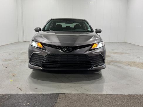 Used 2022 Toyota Camry LE image 7