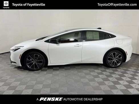 Used 2024 Toyota Prius XLE FWD image 2