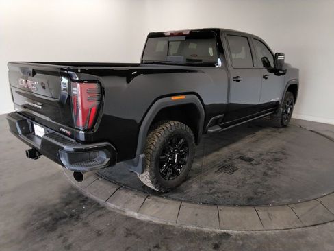 Used 2025 GMC Sierra 2500 AT4 w/ AT4 Premium Plus Package AWD/4WD image 5