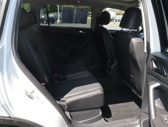 Used 2023 Volkswagen Tiguan SE AWD/4WD image 35