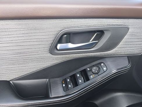 Certified 2023 Nissan Rogue SV image 13