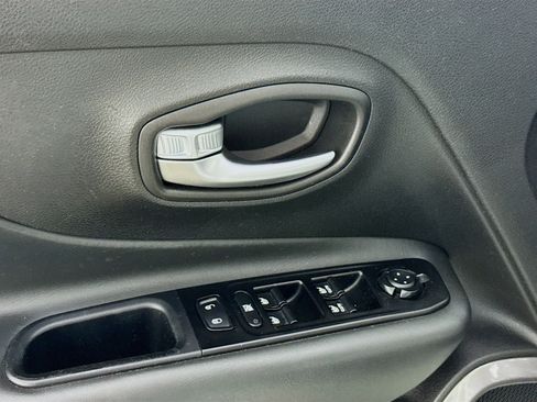 Used 2021 Jeep Renegade Limited image 20