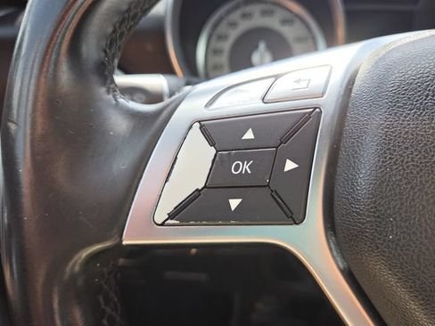 Used 2015 Mercedes-Benz SLK 250 w/ Premium Package image 11
