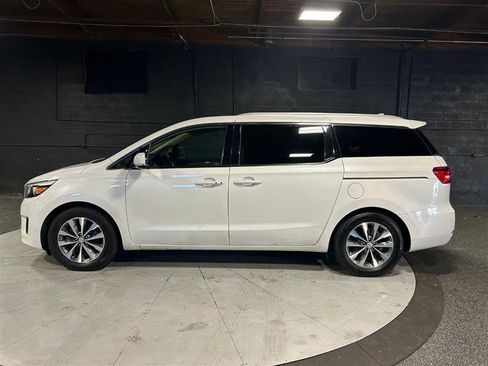Used 2016 Kia Sedona SX image 2