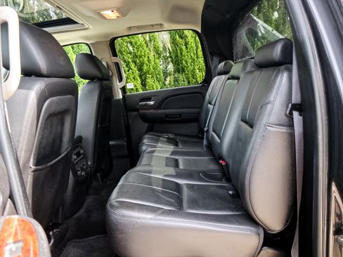 Used 2011 Chevrolet Avalanche LT w/ Regional Value Package image 30