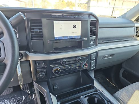 Used 2023 Ford F250 XLT w/ FX4 Off-Road Package image 19